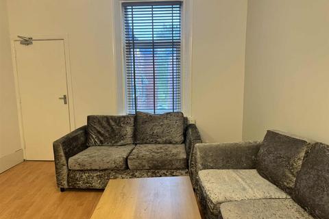 4 bedroom flat to rent, Claremont Road, Spital Tongues, NE2