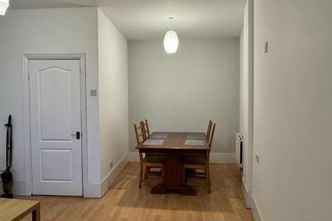 4 bedroom flat to rent, Claremont Road, Spital Tongues, NE2