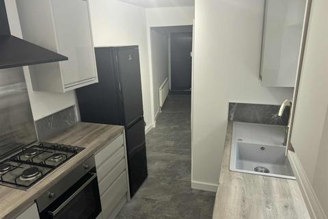 4 bedroom flat to rent, Claremont Road, Spital Tongues, NE2