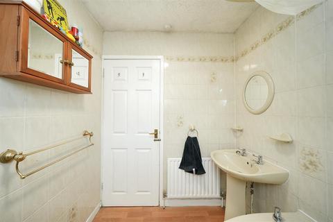 17 Swinford Leys, Wombourne, Wolverhampton, WV5 8HT