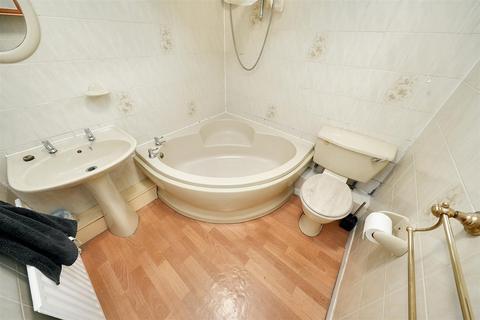 17 Swinford Leys, Wombourne, Wolverhampton, WV5 8HT