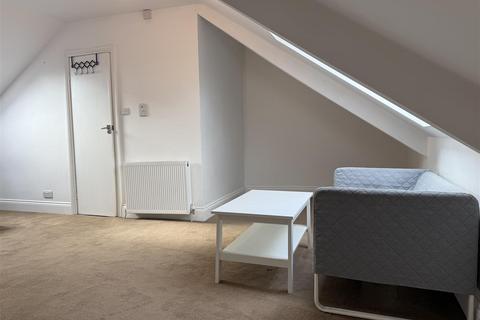 3 bedroom maisonette to rent, Brighton Grove, Newcastle Upon Tyne