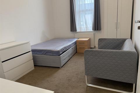3 bedroom maisonette to rent, Brighton Grove, Newcastle Upon Tyne