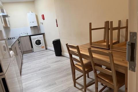 3 bedroom maisonette to rent, Brighton Grove, Newcastle Upon Tyne
