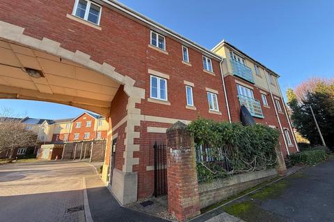 3 bedroom semi-detached house to rent, Russell Walk, Exeter
