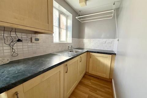 3 bedroom semi-detached house to rent, Russell Walk, Exeter