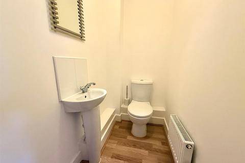 3 bedroom semi-detached house to rent, Russell Walk, Exeter