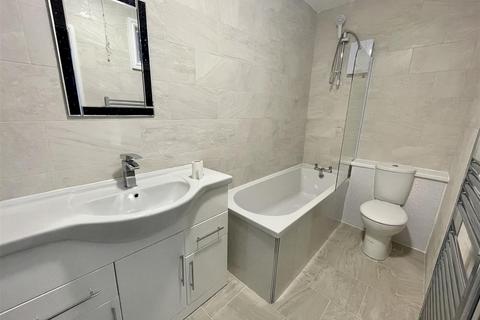 2 bedroom apartment to rent, Heaton Road, Newcastle Upon Tyne