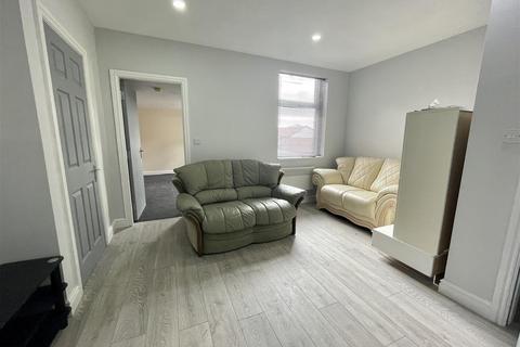 2 bedroom apartment to rent, Heaton Road, Newcastle Upon Tyne
