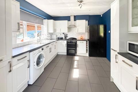 16 Silver Birch Close, Dartford, DA2 7NH