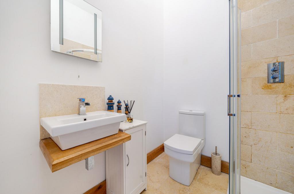 1348133-16-68bffc...