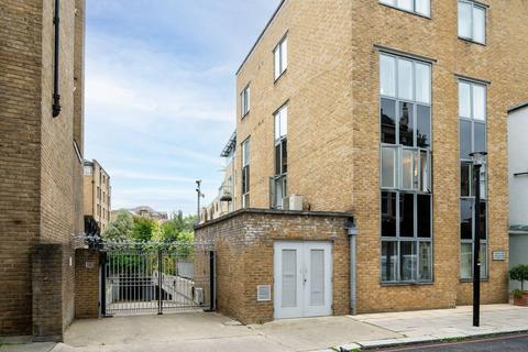 undefined, Tooley Street, Shad Thames, London, SE1
