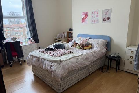 4 bedroom maisonette to rent, Heaton Road, Heaton, NE6