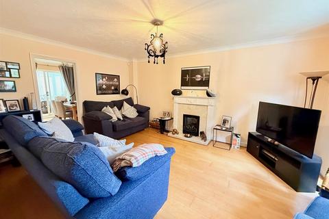 4 bedroom detached house for sale, Crofton Grove, London