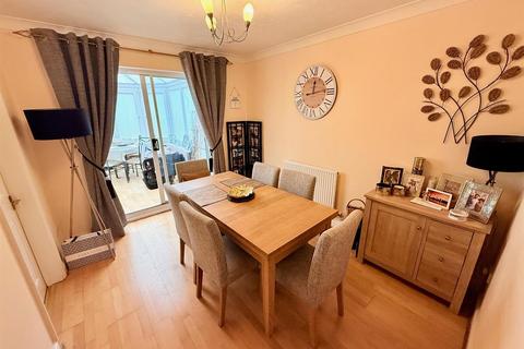 4 bedroom detached house for sale, Crofton Grove, London