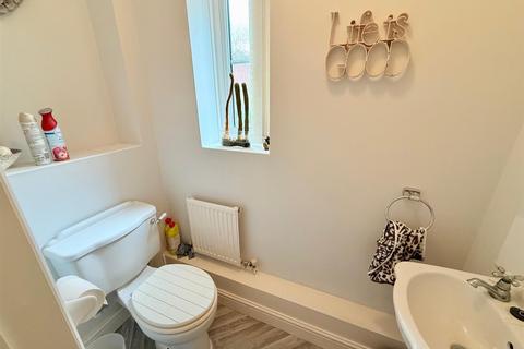 23 Crofton Grove, London, E4 6NY