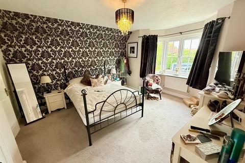 23 Crofton Grove, London, E4 6NY
