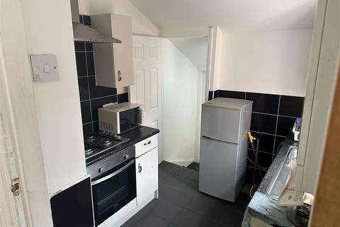 3 bedroom property to rent, Simonside Terrace, Newcastle Upon Tyne