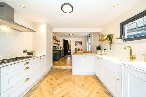 3 bedroom semi-detached house for sale, Danbrook Road, London SW16