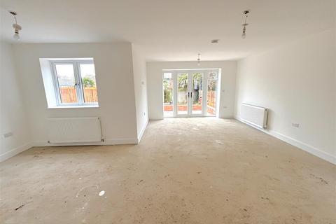 undefined, Princes Avenue, Minster, SHEERNESS