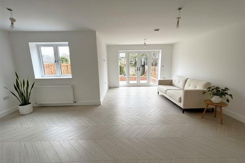 undefined, Princes Avenue, Minster, SHEERNESS