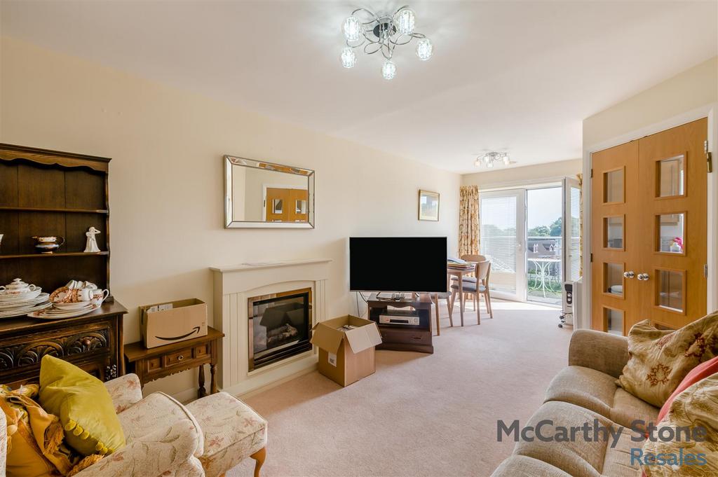 8660407-interior06.jpg