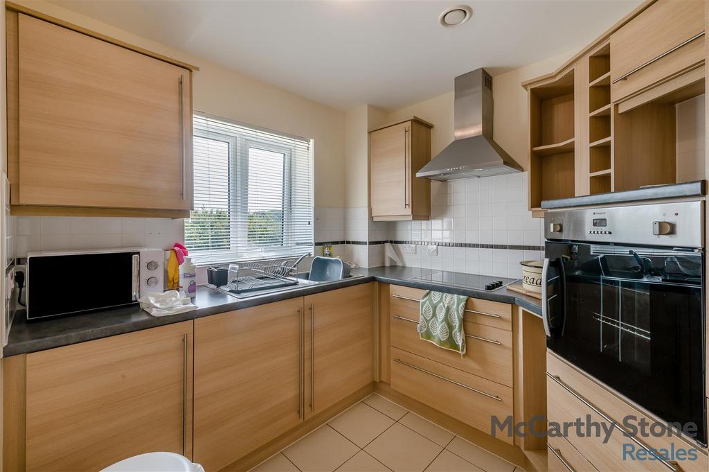 8660407-interior10.jpg