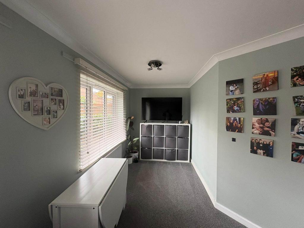 Front room 1.jpeg