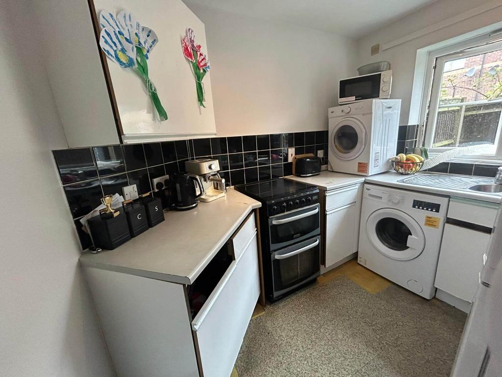 Kitchen 1.jpeg
