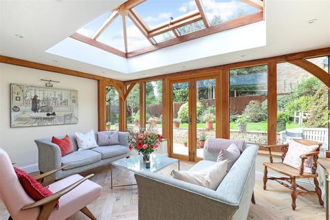 4 bedroom detached house for sale, 2 Vicarage Close, Cashes Green, Stroud
