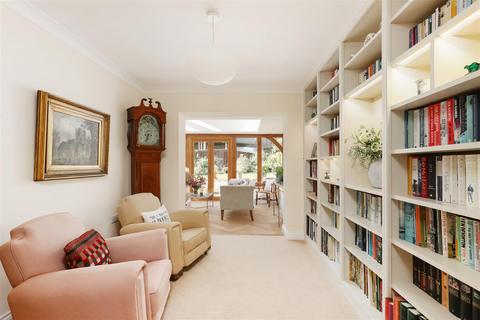 4 bedroom detached house for sale, 2 Vicarage Close, Cashes Green, Stroud