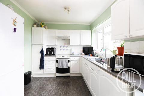 3 bedroom semi-detached house for sale, Dell Road, Lowestoft, NR33