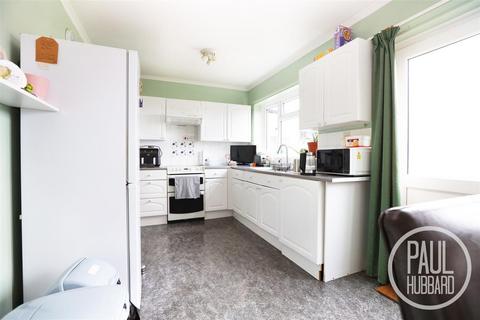 3 bedroom semi-detached house for sale, Dell Road, Lowestoft, NR33