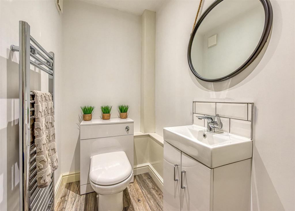 50 Cowley Drive-Cloakroom.jpg