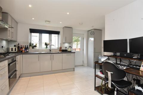 7 Brush Walk, Mere, Warminster, BA12 6FP
