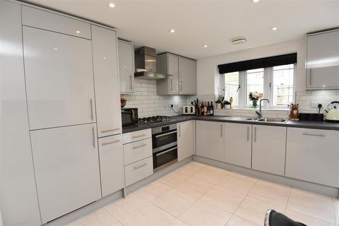 7 Brush Walk, Mere, Warminster, BA12 6FP