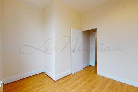 undefined, Lea Bridge Road, London, E10