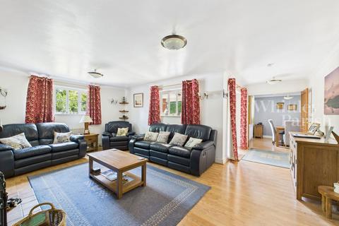 4 bedroom detached house for sale, Norwich Road, Thwaite