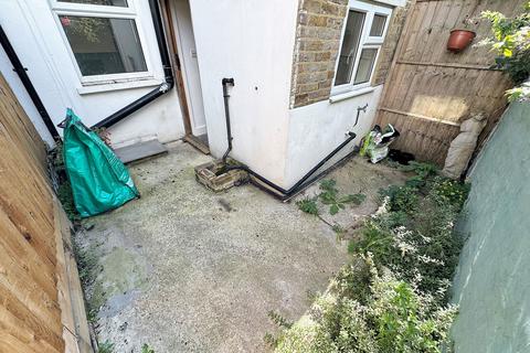 2 bedroom terraced house for sale, Dartford Road, Dartford DA4