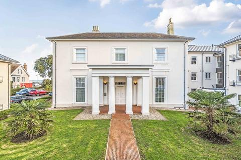 2 bedroom flat for sale, Gyllyngdune Manor, Emslie Road, Falmouth, Cornwall