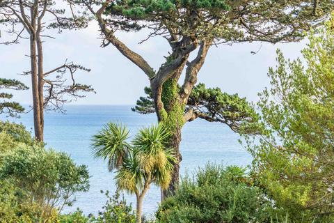 2 bedroom flat for sale, Gyllyngdune Manor, Emslie Road, Falmouth, Cornwall