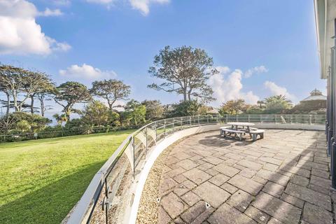 2 bedroom flat for sale, Gyllyngdune Manor, Emslie Road, Falmouth, Cornwall