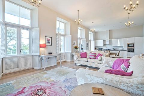 2 bedroom flat for sale, Gyllyngdune Manor, Emslie Road, Falmouth, Cornwall