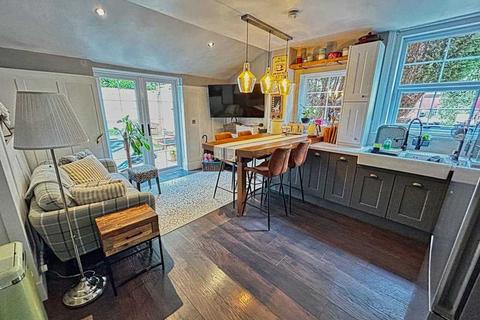 2 bedroom apartment for sale, Westboune, Bournemouth BH4
