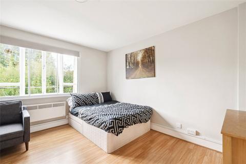 Studio to rent, Alleyn Court, 123 Sussex Gardens, London, W2