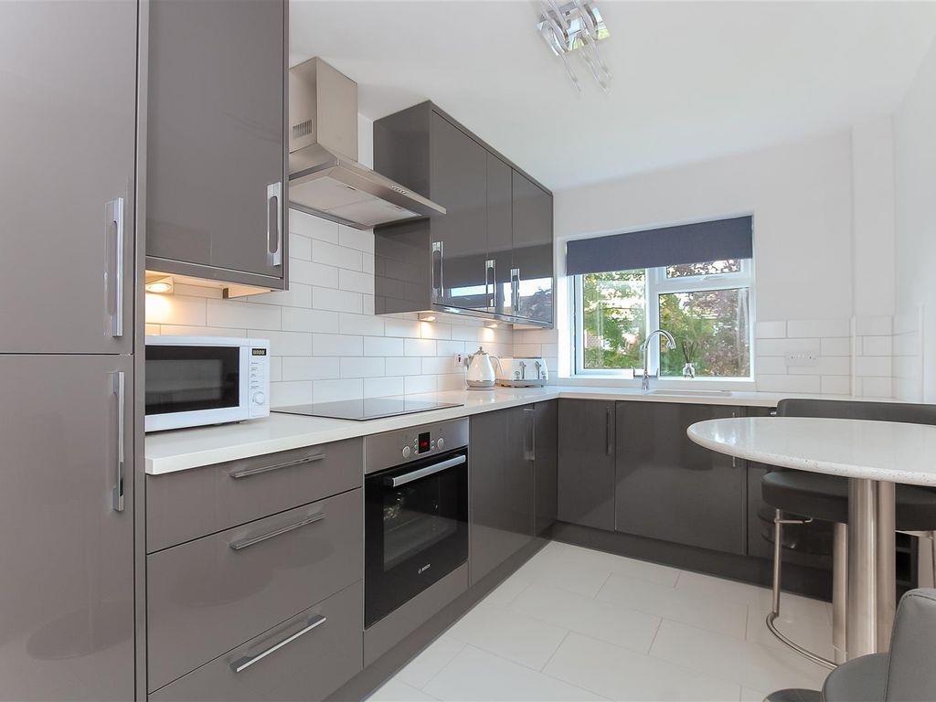 O 1etaki3aq1oor1t55og51qamsehe.jpg