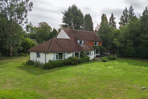 5 bedroom detached house for sale, Station Road, Caterham CR3