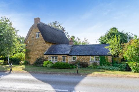 4 bedroom cottage for sale, Stratford Road Wroxton Banbury, Oxfordshire, OX15 6QN