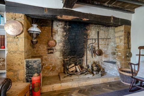 4 bedroom cottage for sale, Stratford Road Wroxton Banbury, Oxfordshire, OX15 6QN