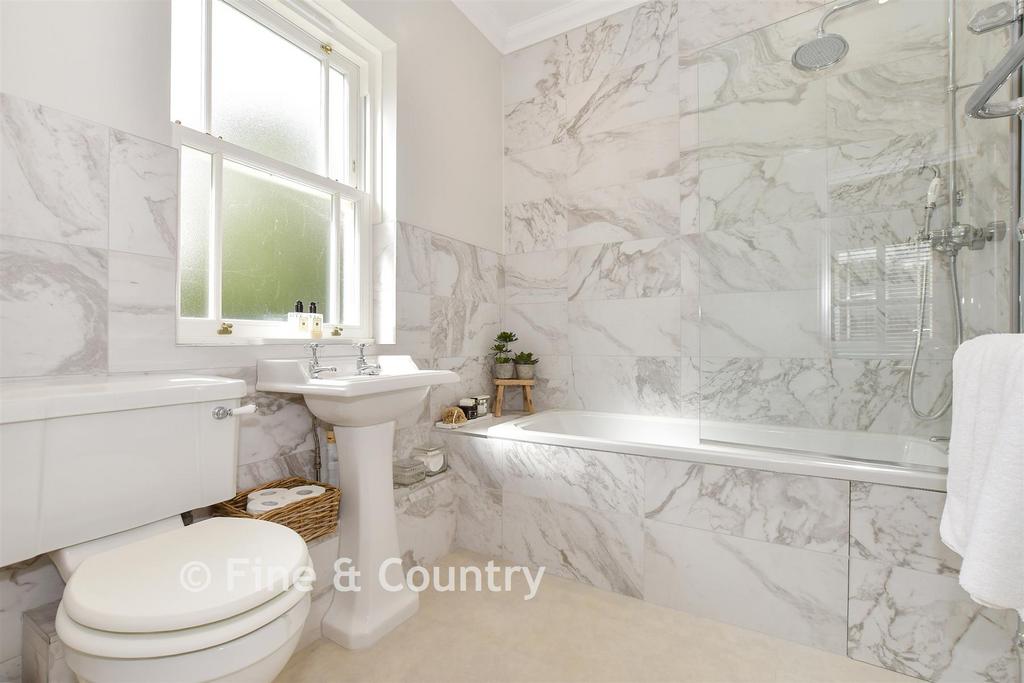 En-Suite Bathroom